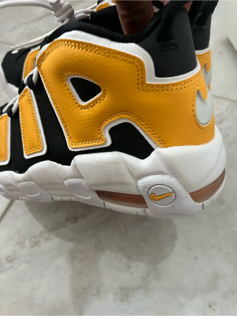 Nike air tempo GS 6Y fn0262-001yellow black